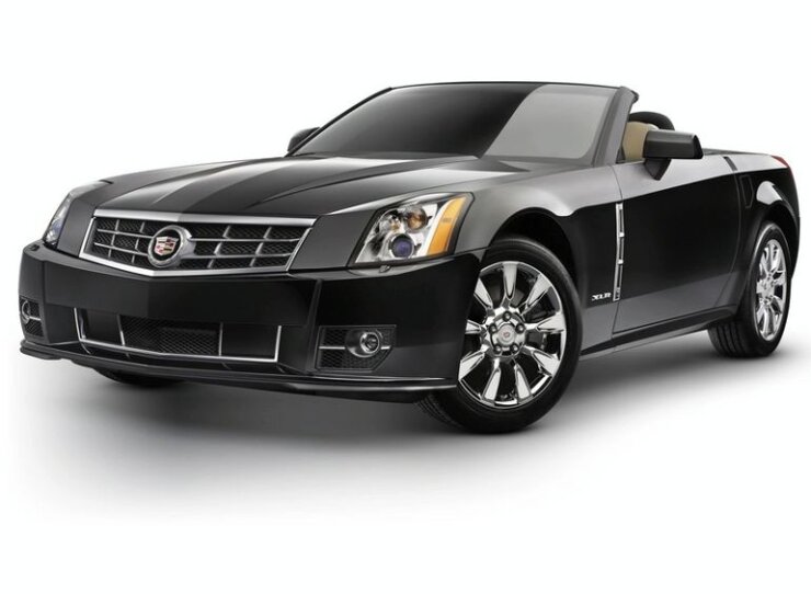 Cadillac esitles uuenenud XLR Roadsterit
