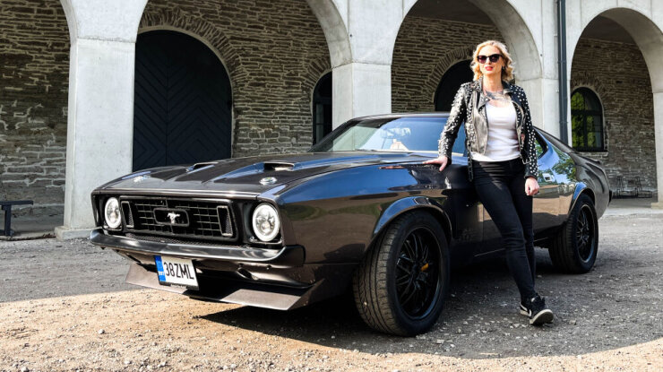 Ford Mustang 1973 restomod ja Kaili – auto24 hobiauto