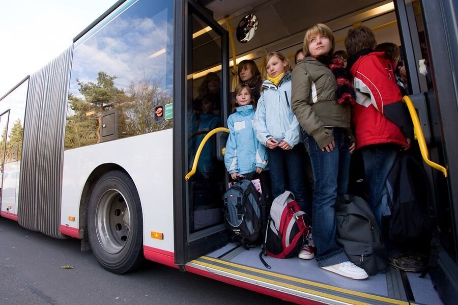 Kooliekskursiooniks valik turvavöödega buss!