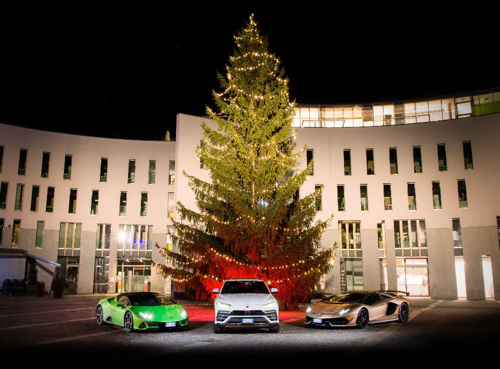 Lamborghini tähistas edukat aastat jõulutuuriga