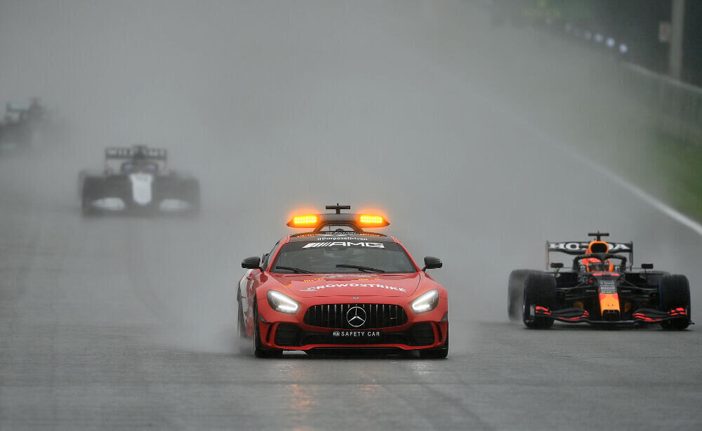 Läbi aegade kõige lühema F1 etapi võitis Verstappen