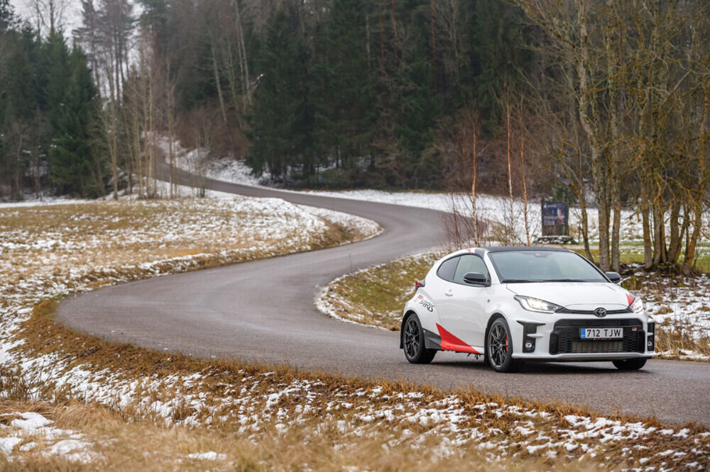 Super-Yaris ja Eesti parim asfalttee