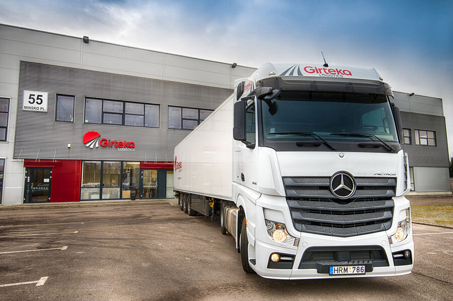 Mercedes-Benz tarnib Leetu 1000 veoautot