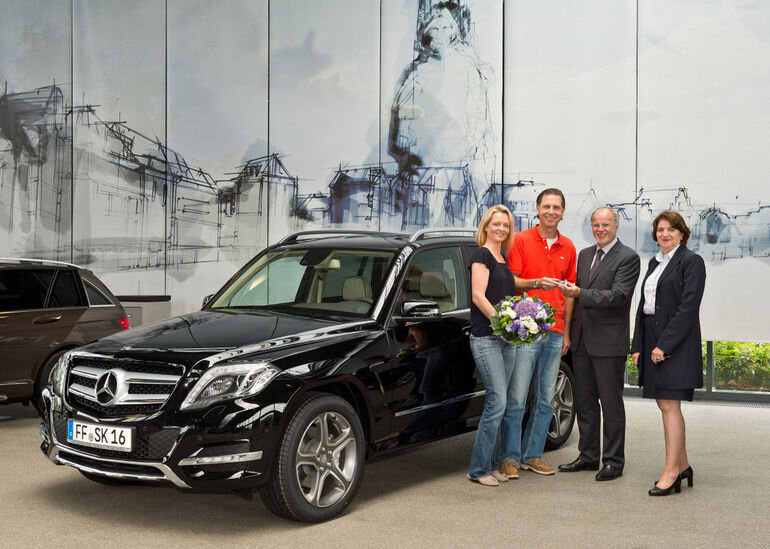 Esimene uuenenud Mercedes-Benz GLK anti üle kliendile