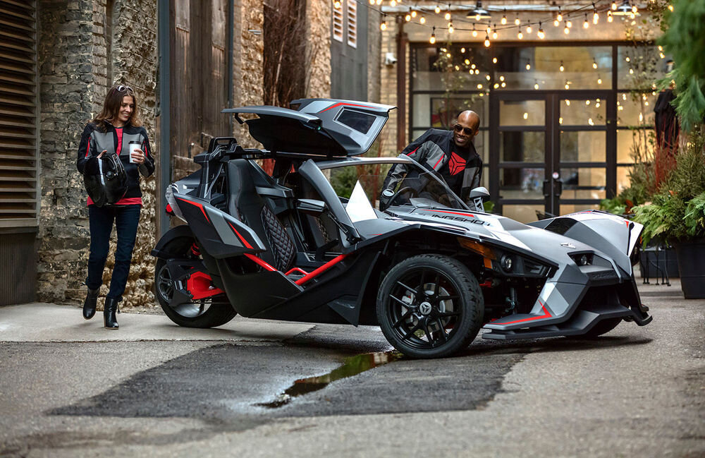 Polaris Slingshot on üha rohkem muutumas autoks