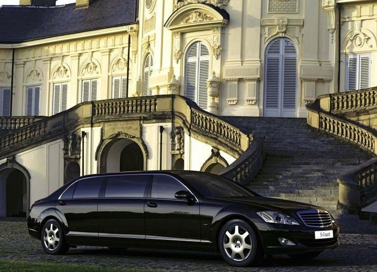 Mercedes-Benz esitles uut soomustatud limusiini