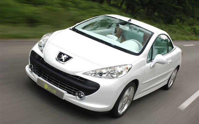 Peugeot 207 CC kupee-kabrioleti prototüüpi näidatakse Pariisis