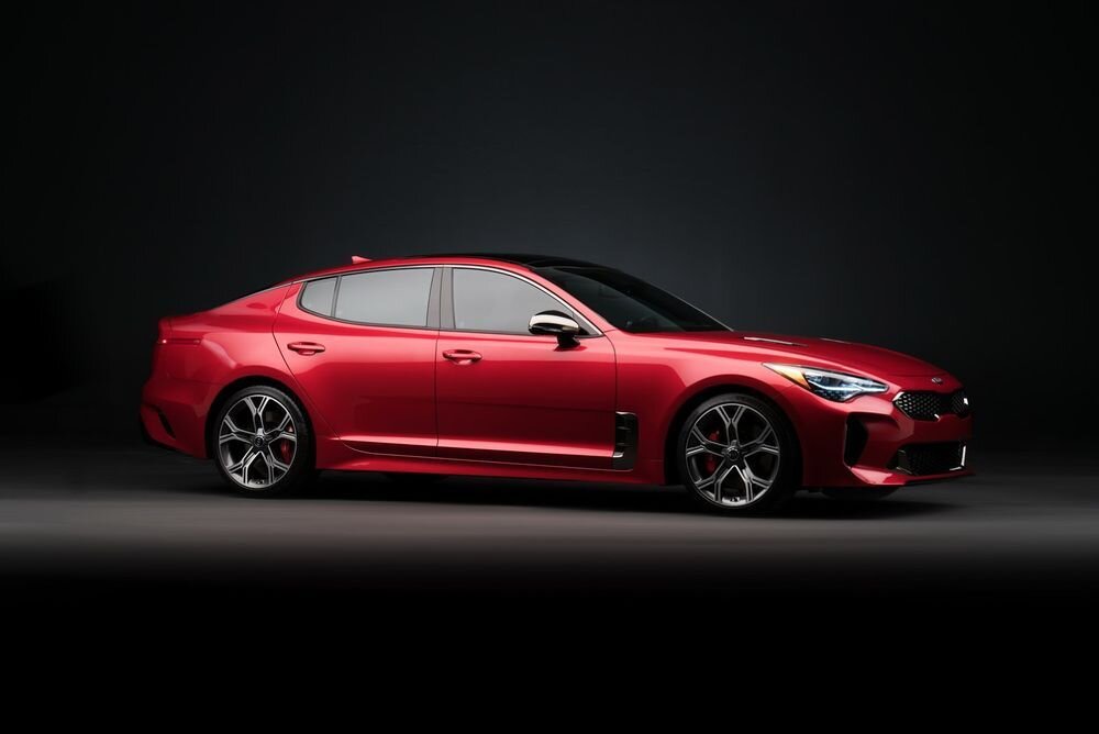 Kia üllatas Detroidis sportliku sedaaniga Stinger