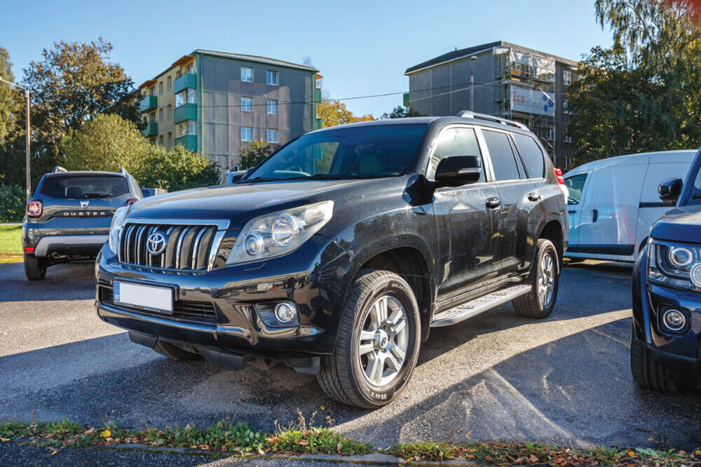 Toyota Land Cruiser 150: väärikalt eelkäijate jälgedes 