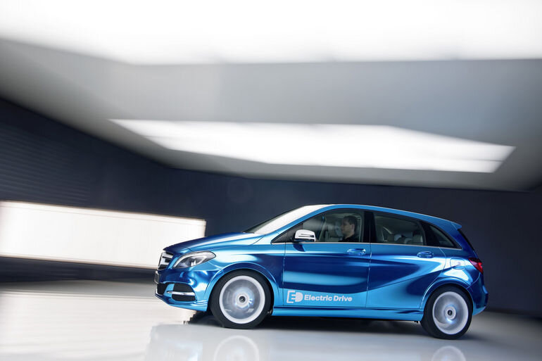 Mercedes esitleb elektrimootoriga B-klassi