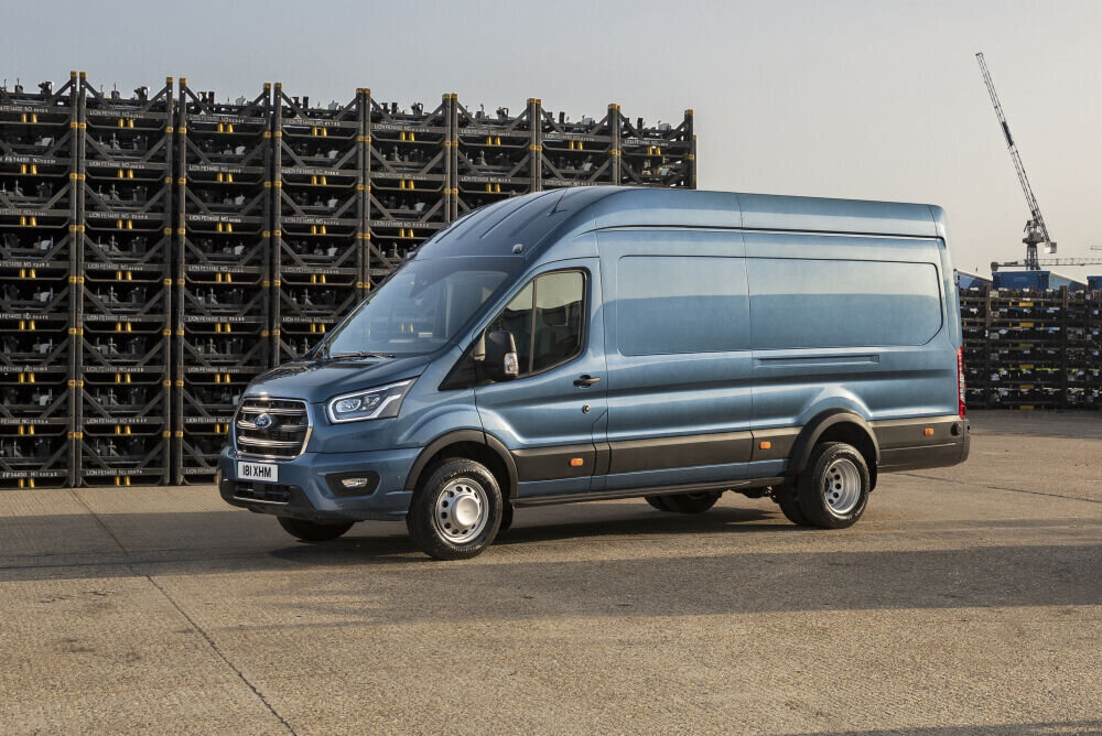 Ford nihutab piire: viietonnine Transit