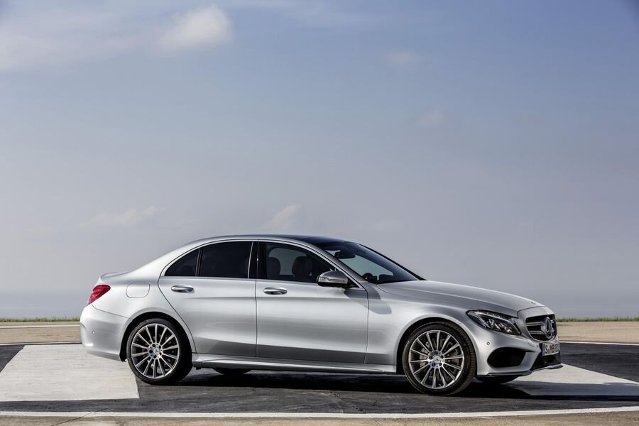 Mercedes-Benz C-klass võtab eeskuju suurelt vennalt