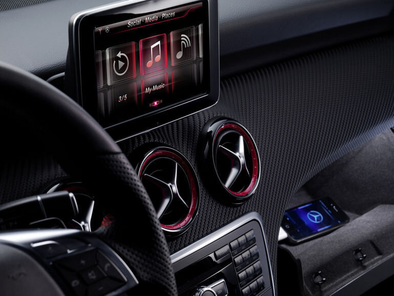Mercedes näitas detaili uue A-klassi armatuurist