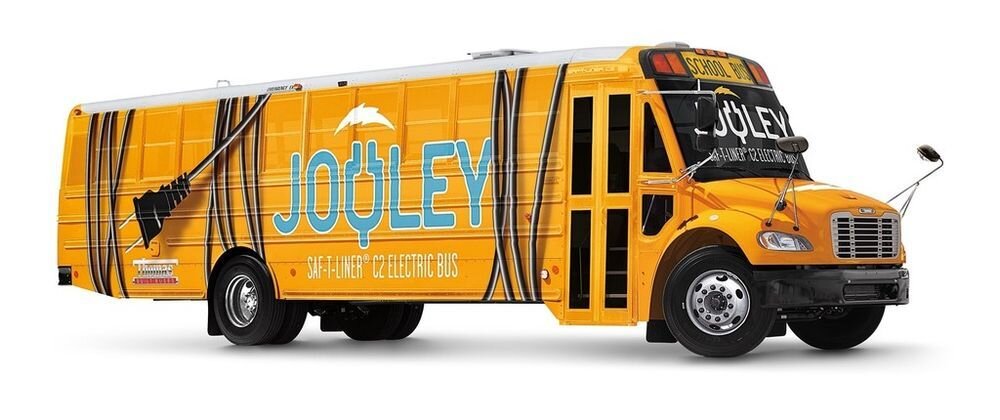 Veel üks USA bussitootja esitles elektribussi