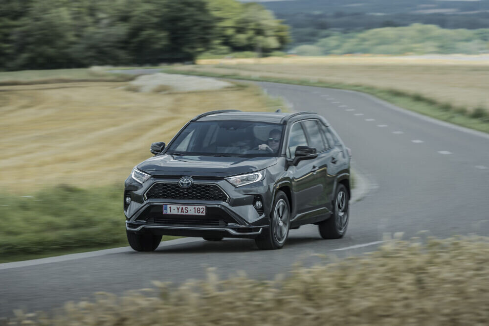 Toyota menukaim linnamaastur RAV4 on nüüdsest saadaval pistikhübriidina