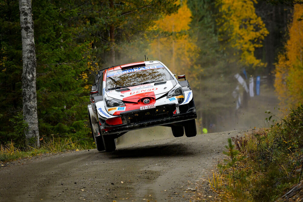 Evans lõpetas teise päeva liidrina, Tänak jätkab teisel kohal