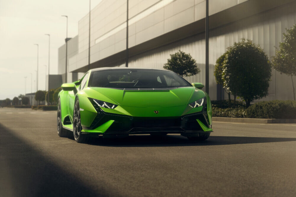 Lamborghini esitles Huracáni uut tagaveolist mudelit nimega Tecnica