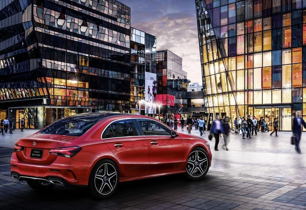 Mercedes esitles pikendatud kerega A-klassi sedaani