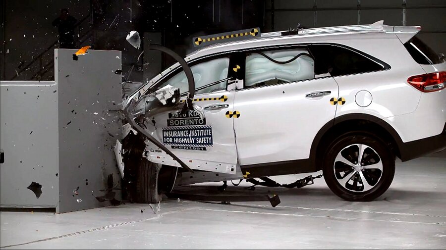 Kia Sorento säras raskes avariitestis