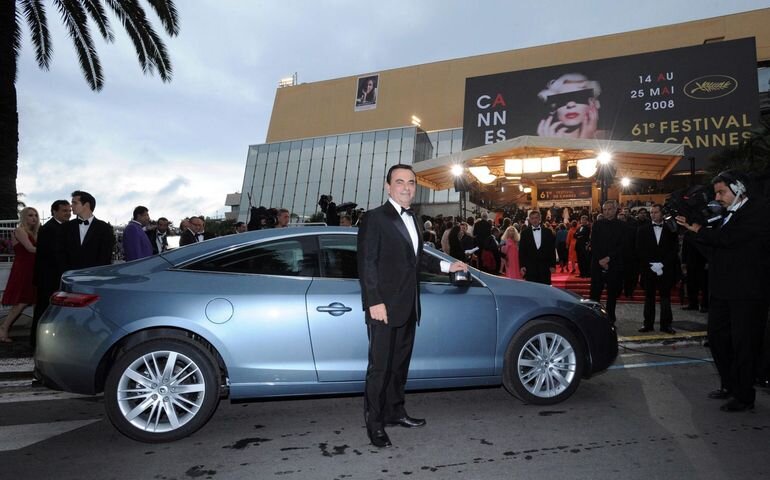 Renault esitles uut Laguna Coupe'd