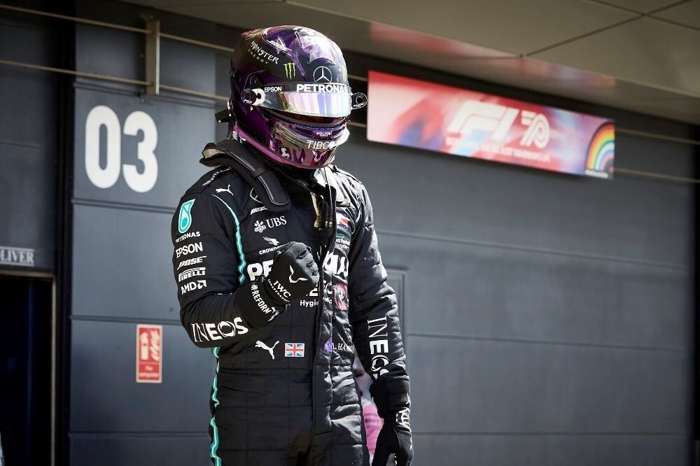 F1: Hamilton võitis ületades finišijoone katkise rehviga