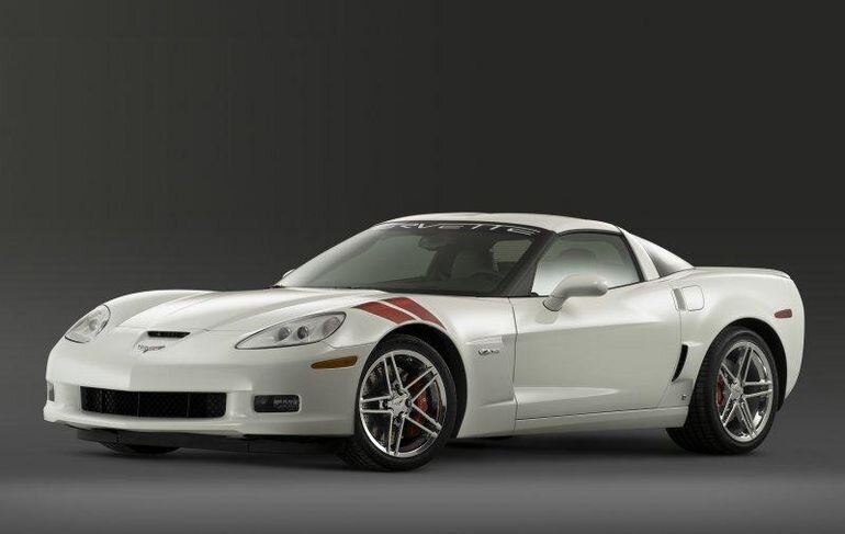 Chevrolet valmistab Corvette'st kaks uut versiooni