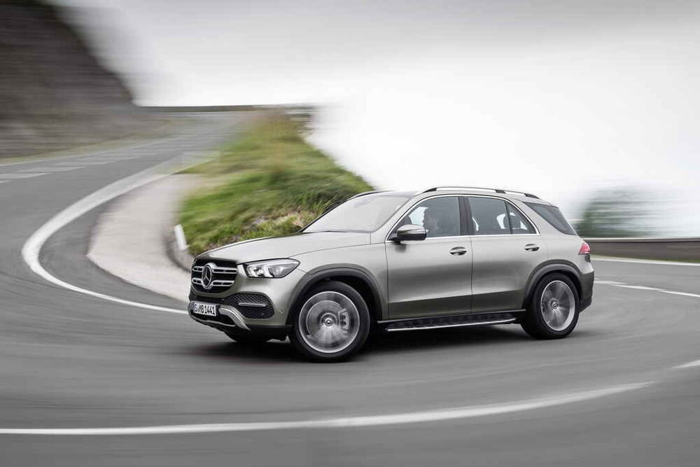 Uus Mercedes GLE edvistab tehnikaga 