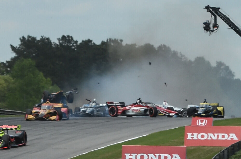 Indycar sarja meister vallandas avaetapil suure avarii