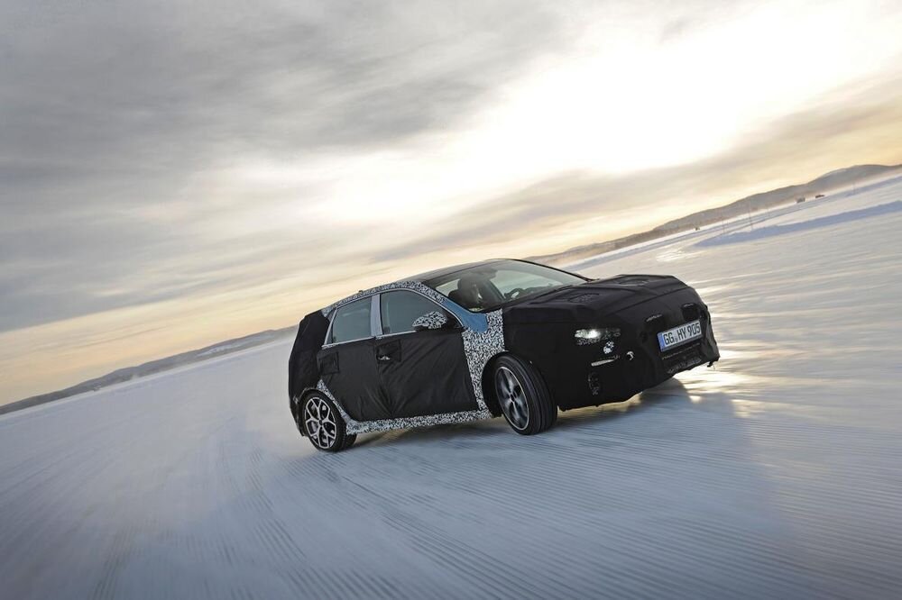 Hyundai i30 N läbib testitsüklit Põhja-Rootsis