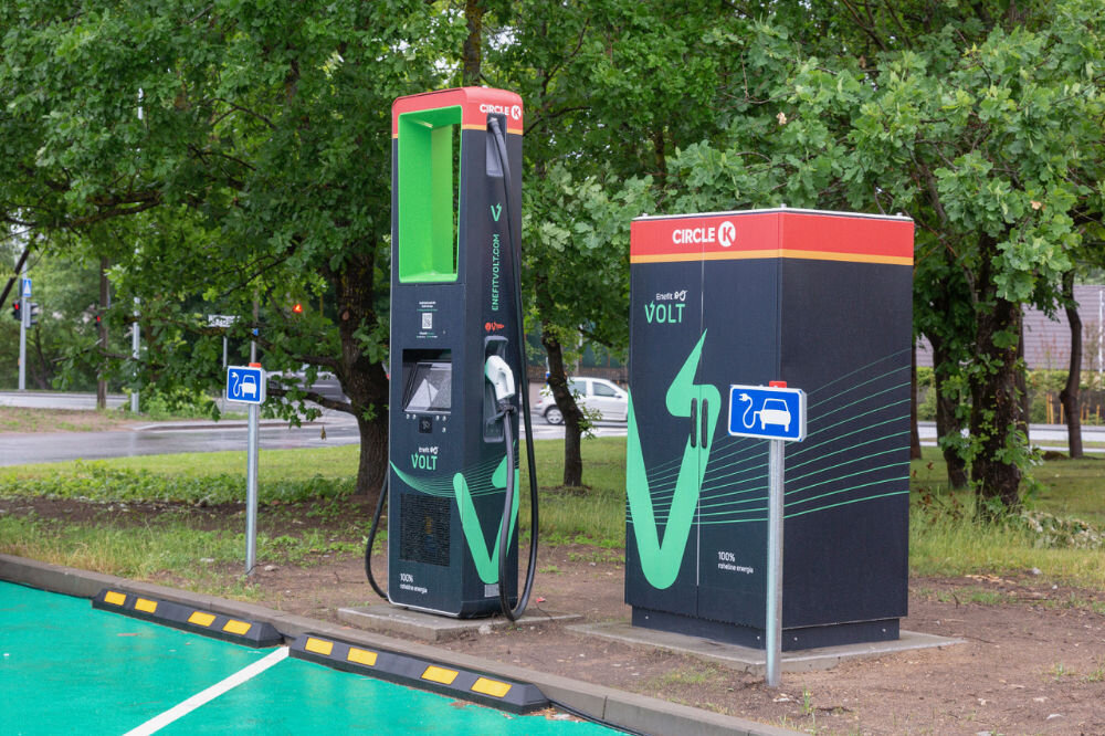 Circle K ja Enefit Volt avasid Laagris esimese ühise elektriautode ülikiirlaadija