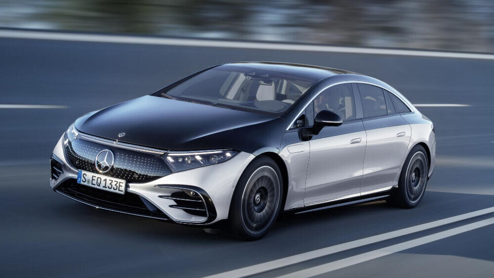 Mercedes EQS on kohal: 770 kilomeetrit sõiduulatust, tehisintellekt ning aerodünaamiliseim auto maailmas
