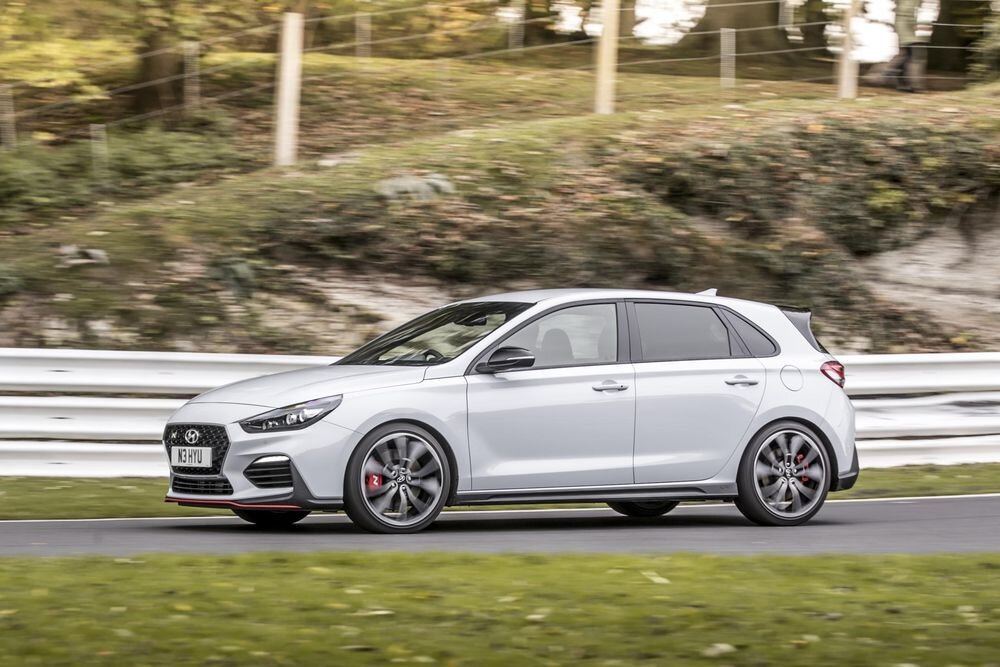 Hyundai i30 N saab kahe siduriga automaatkäigukasti