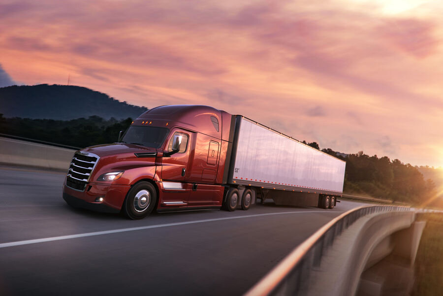 Freightliner esitles uut sadulveokit Cascadia