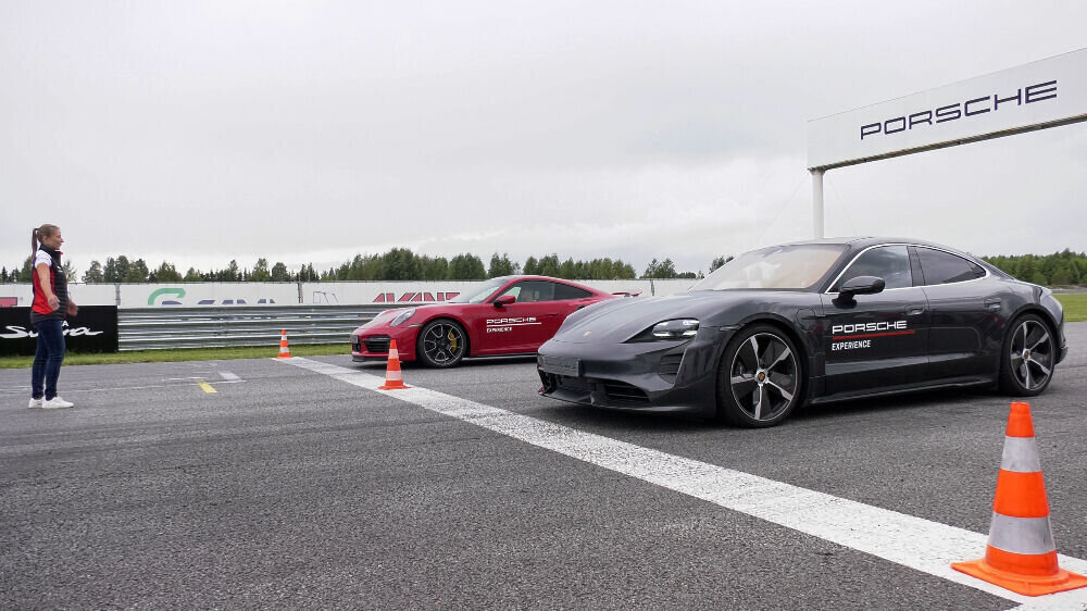 Porsche Ring - Taycan Turbo S vs. 911 Turbo S